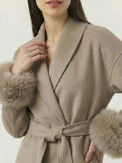 Céline | Manteau ceinturé à poignets en fausse fourrure