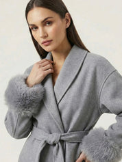 Céline | Manteau ceinturé à poignets en fausse fourrure