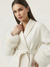 Céline | Manteau ceinturé à poignets en fausse fourrure