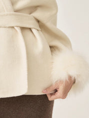 Céline | Manteau ceinturé à poignets en fausse fourrure