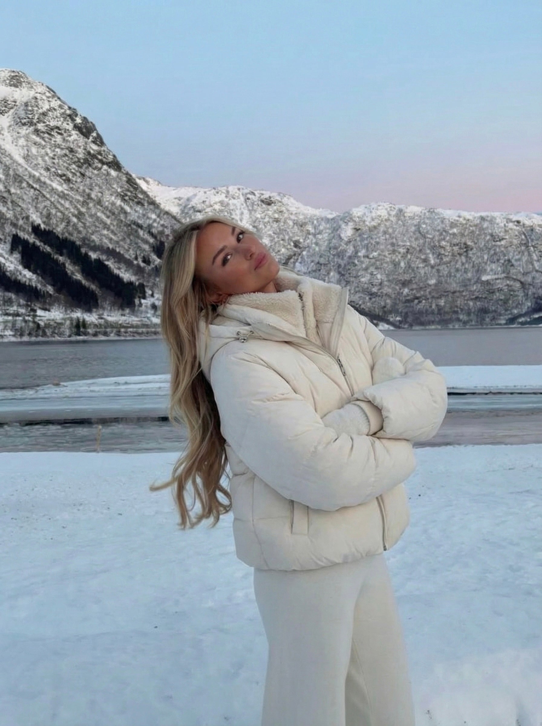 Joane | Kapuzen-Steppjacke mit Plüschfutter und kurzem Schnitt