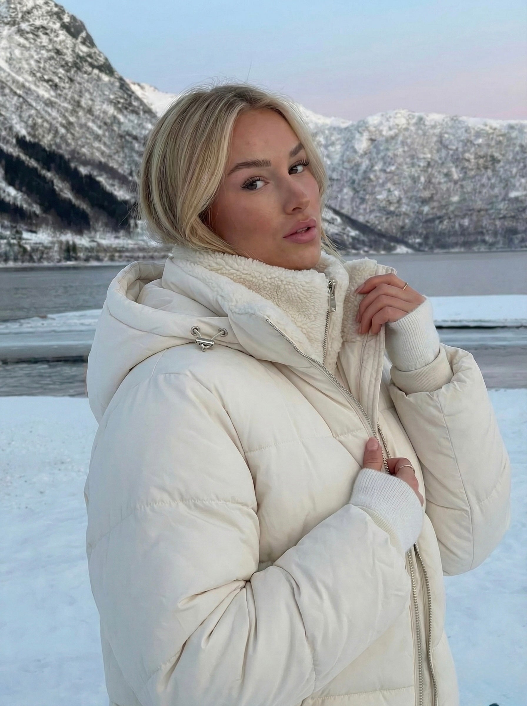 Joane | Kapuzen-Steppjacke mit Plüschfutter und kurzem Schnitt