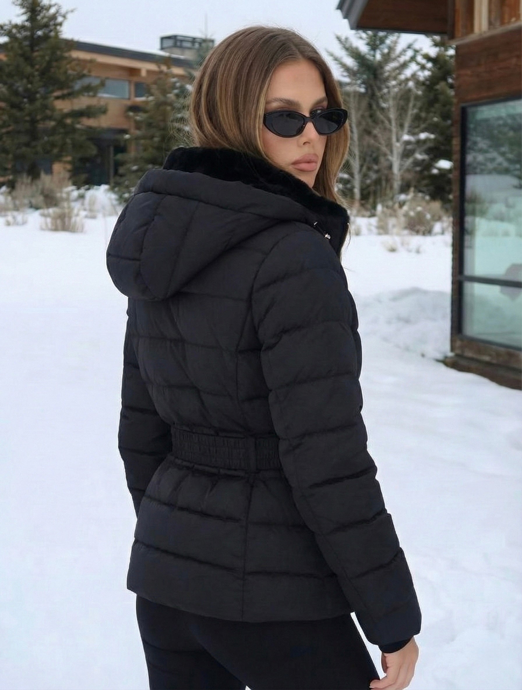 Eleanor | Piumino con cappuccio e cintura 