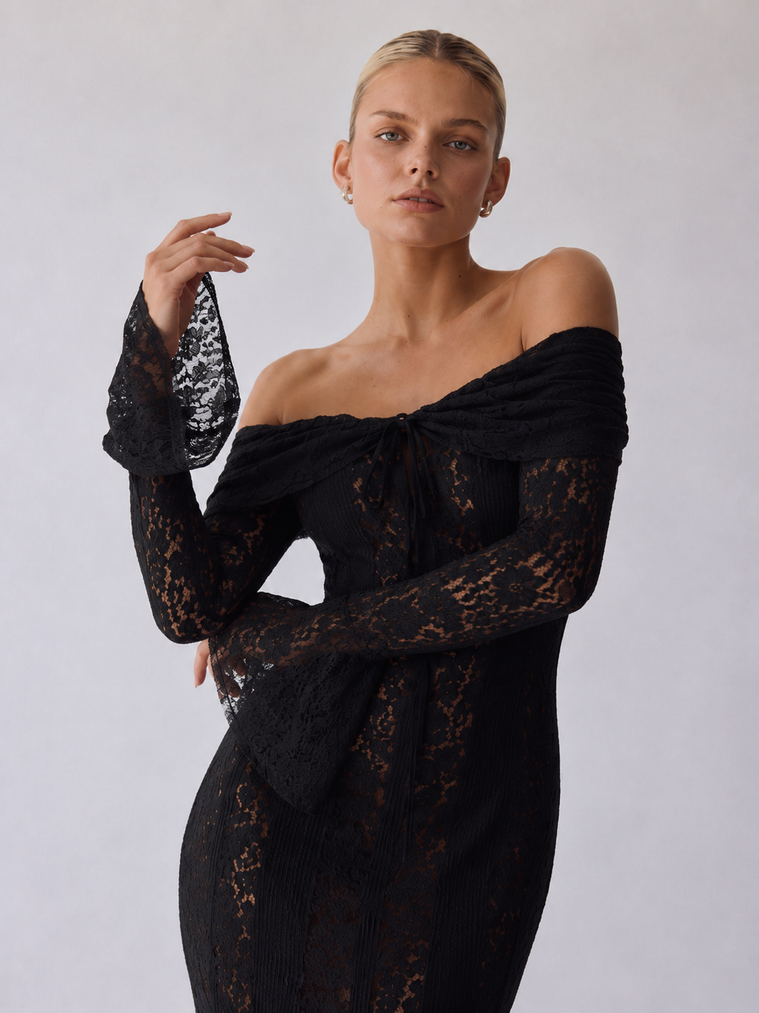 Fleur | Robe longue en dentelle à épaules dénudées