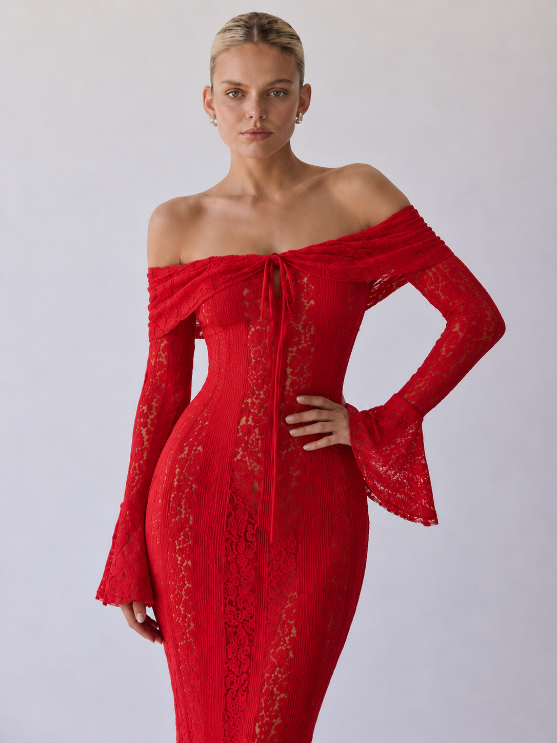 Fleur | Robe longue en dentelle à épaules dénudées