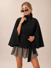 Chaqueta capa Chloe con cinturón y cuello alto - negra