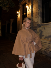 Chloe Chaqueta capa con cuello alto y cinturón - Caqui