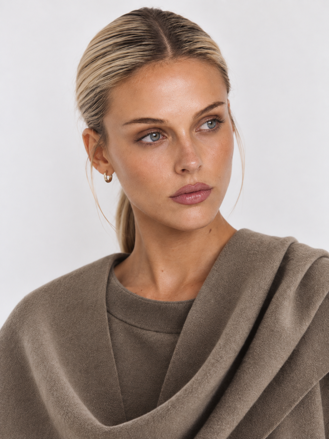 Cappotto mantella da donna con collo drappeggiato Iris - tortora
