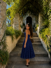 Louise | Vestito Midi A-Line in Pizzo con Schiena Allacciata