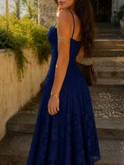 Louise | Vestito Midi A-Line in Pizzo con Schiena Allacciata