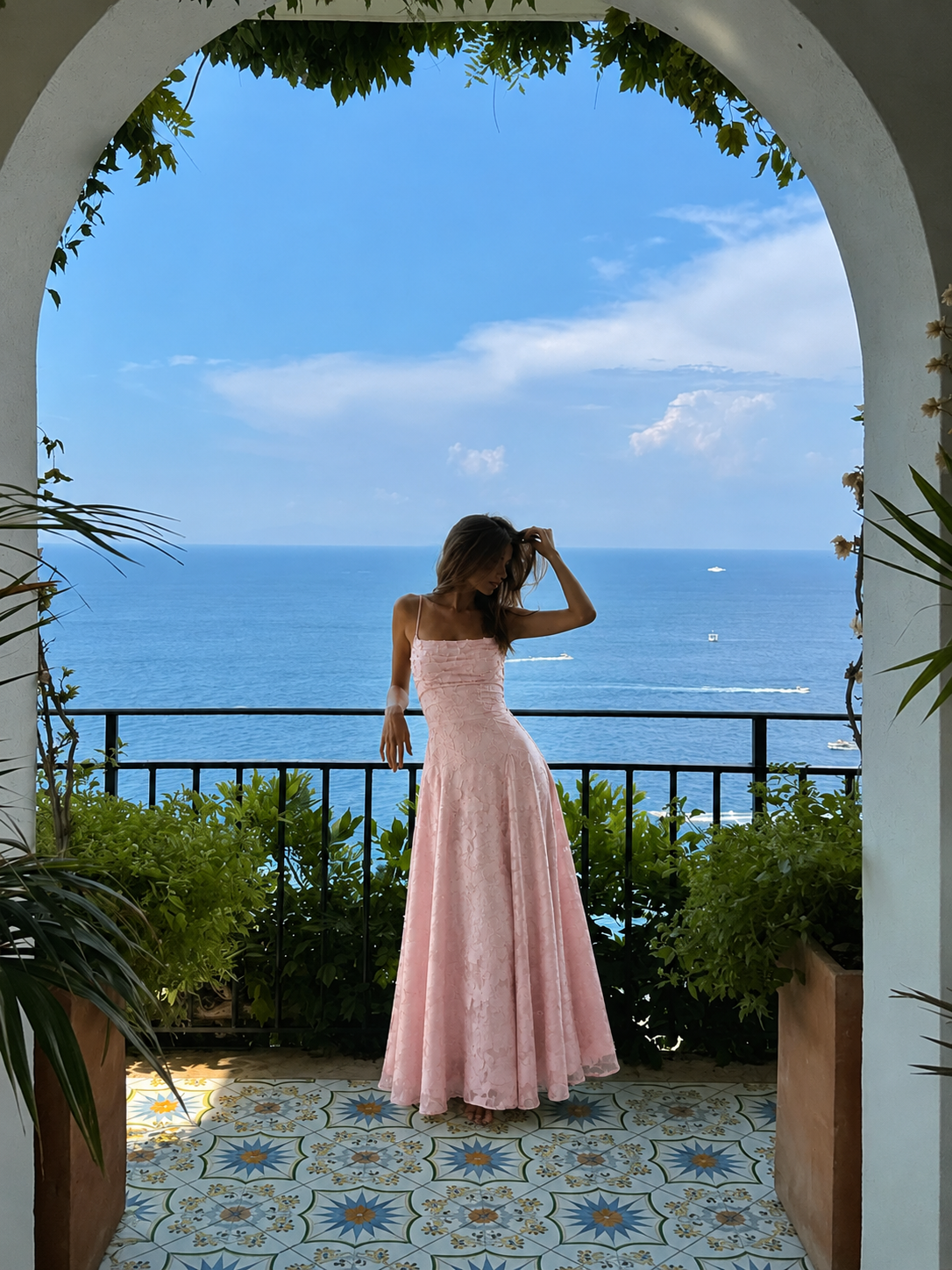 Louise | Vestito Midi A-Line in Pizzo con Schiena Allacciata