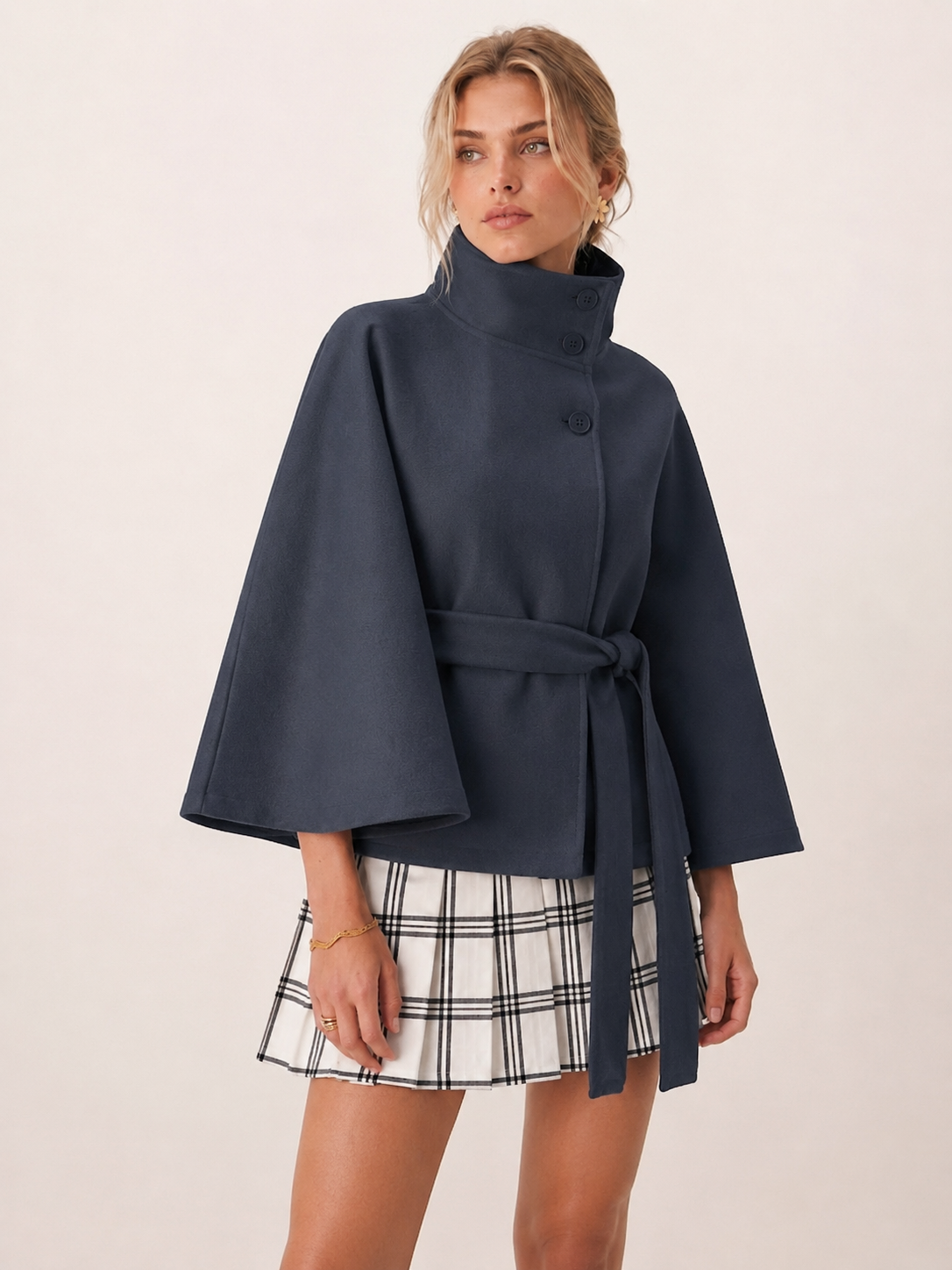 Chloe | Cape-Jacke mit hohem Kragen und Gürtel