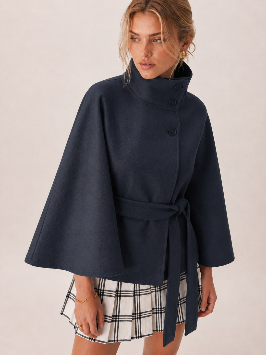 Chloe | Cape-Jacke mit hohem Kragen und Gürtel
