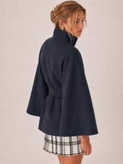 Chloe | Cape-Jacke mit hohem Kragen und Gürtel