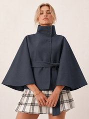 Chloe | Cape-Jacke mit hohem Kragen und Gürtel