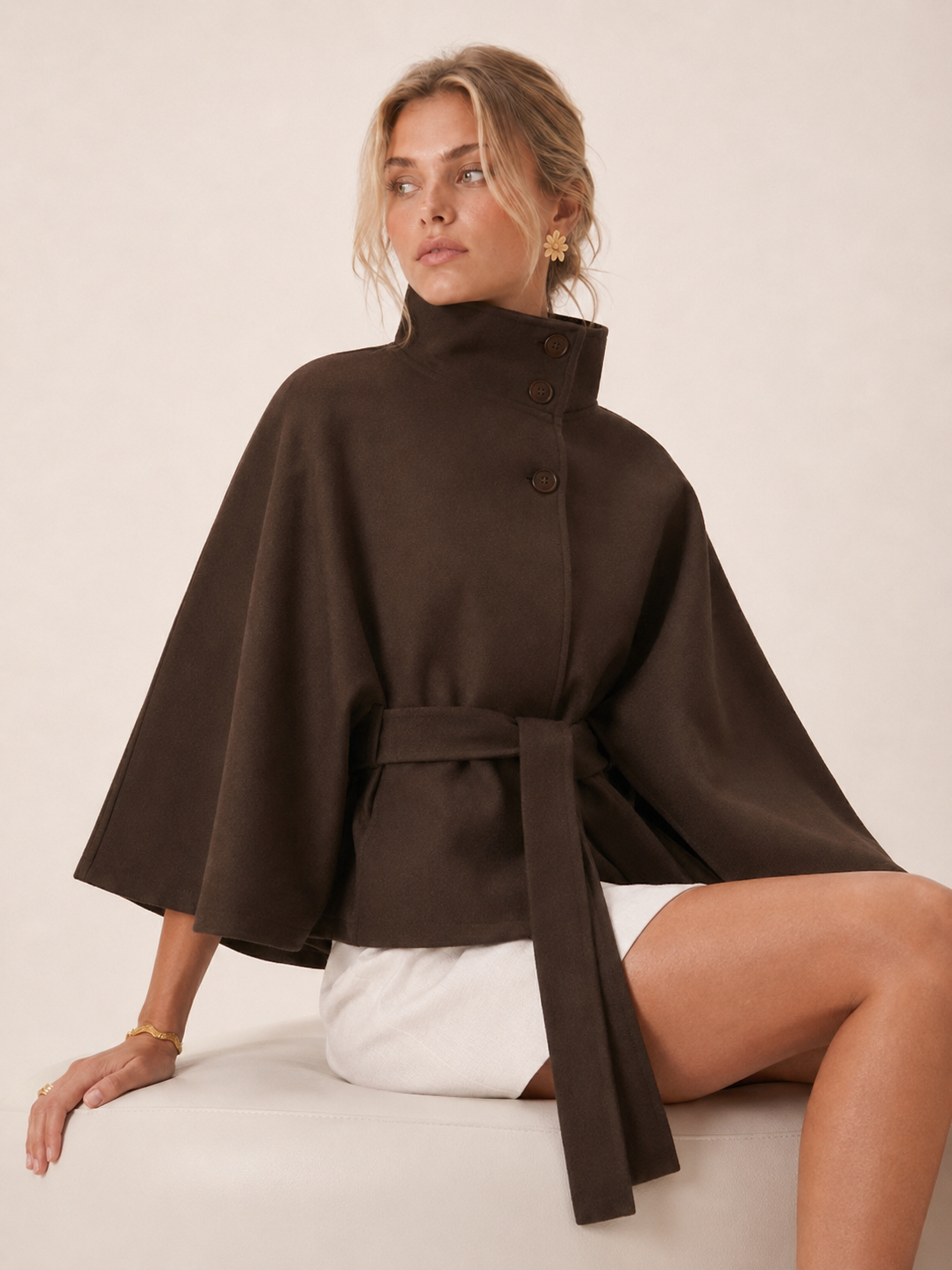 Chloe | Cape-Jacke mit hohem Kragen und Gürtel