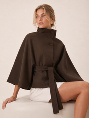 Chloe | Cape-Jacke mit hohem Kragen und Gürtel