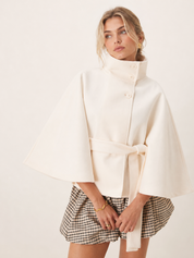 Chloe | Cape-Jacke mit hohem Kragen und Gürtel