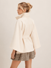 Chloe | Cape-Jacke mit hohem Kragen und Gürtel