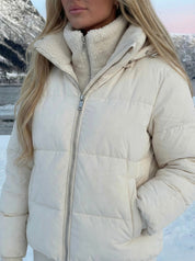 Joane | Kapuzen-Steppjacke mit Plüschfutter und kurzem Schnitt