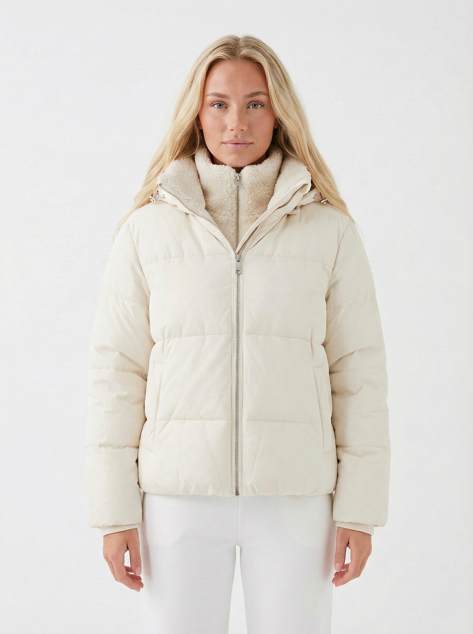 Joane | Kapuzen-Steppjacke mit Plüschfutter und kurzem Schnitt