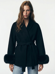 Céline | Manteau ceinturé à poignets en fausse fourrure
