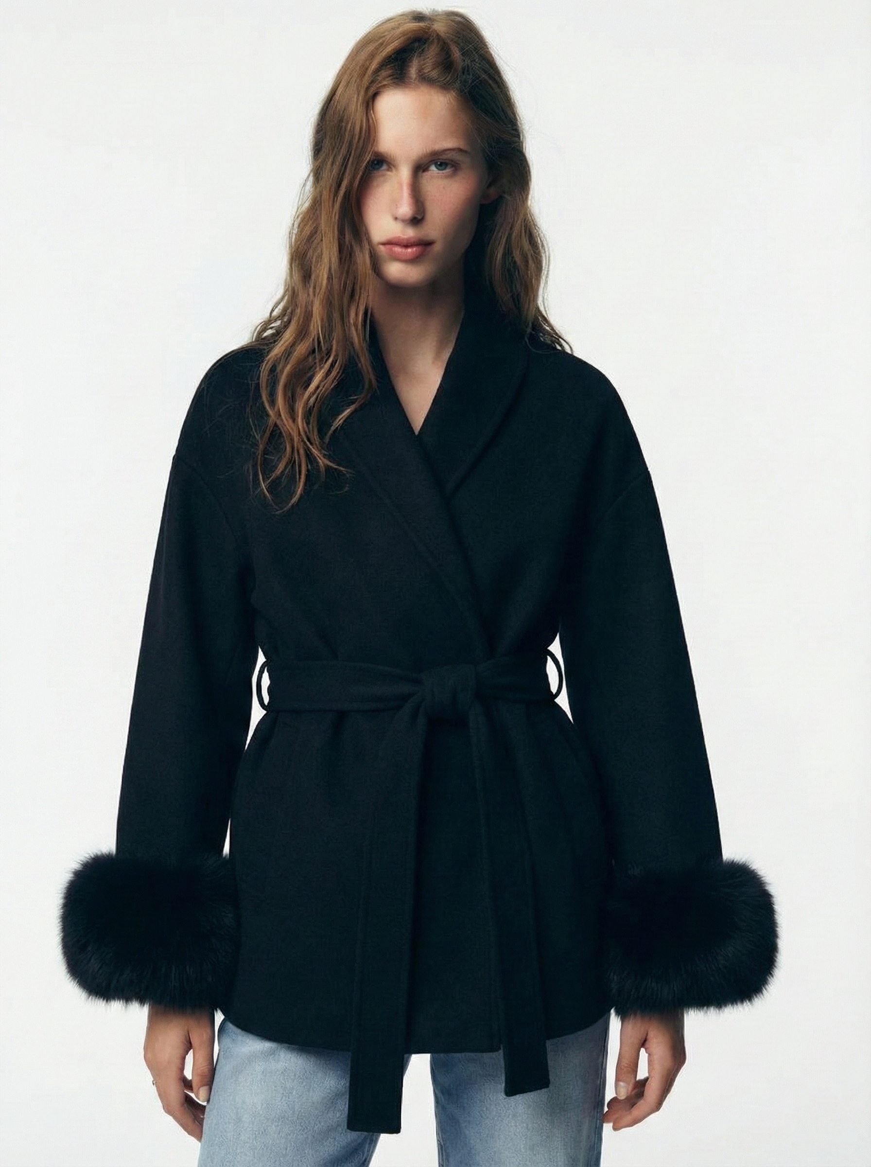 Céline | Manteau ceinturé à poignets en fausse fourrure