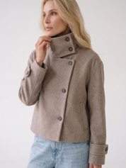 Angela | Stehkragen-Jacke mit Knöpfen