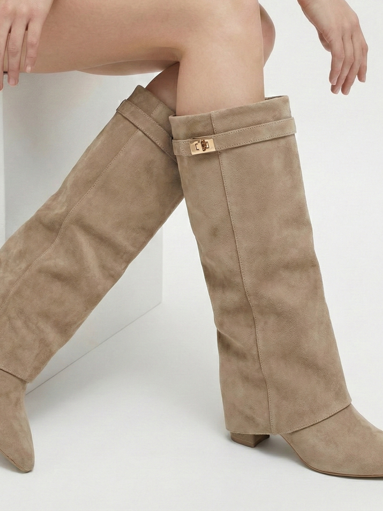 Damen kniehohe Wildlederstiefel mit schlankem geradem Schaft und spitzer Spitze