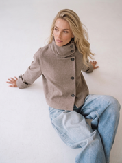 Angela | Stehkragen-Jacke mit Knöpfen