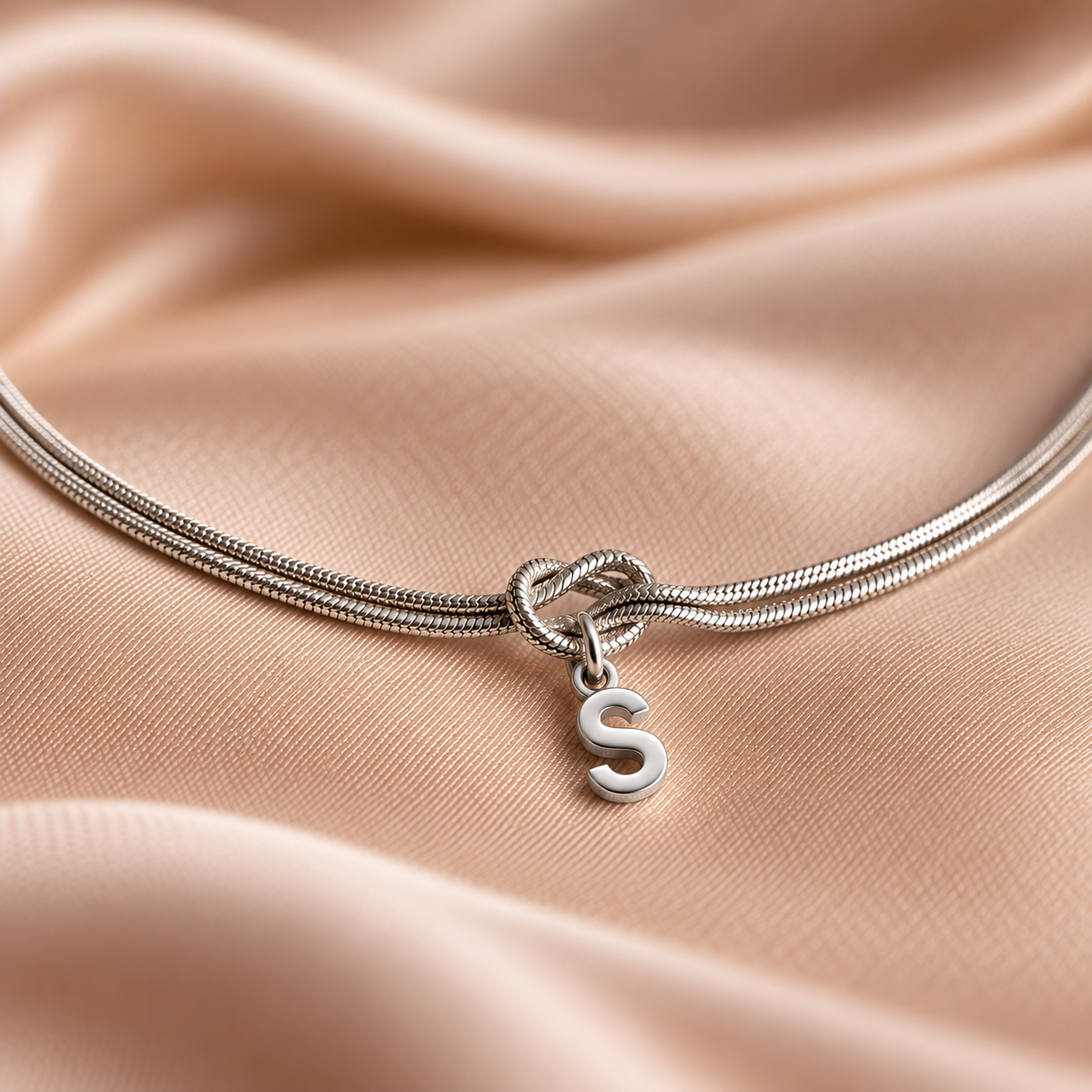 Lia | Knotenarmband mit Initiale