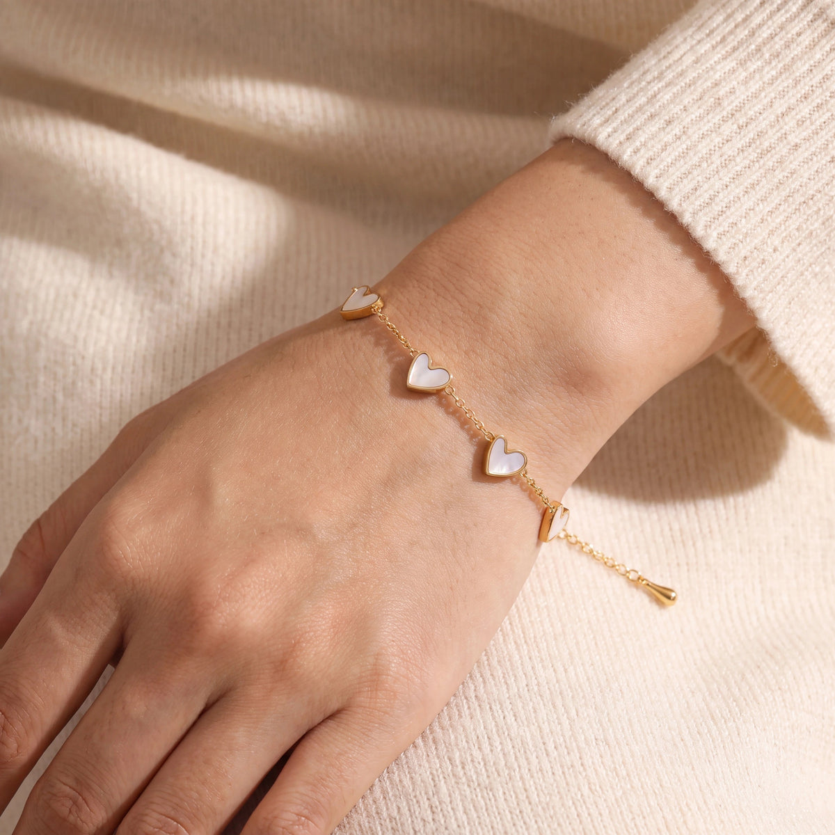 Heart Chain Bracelet — detail 1