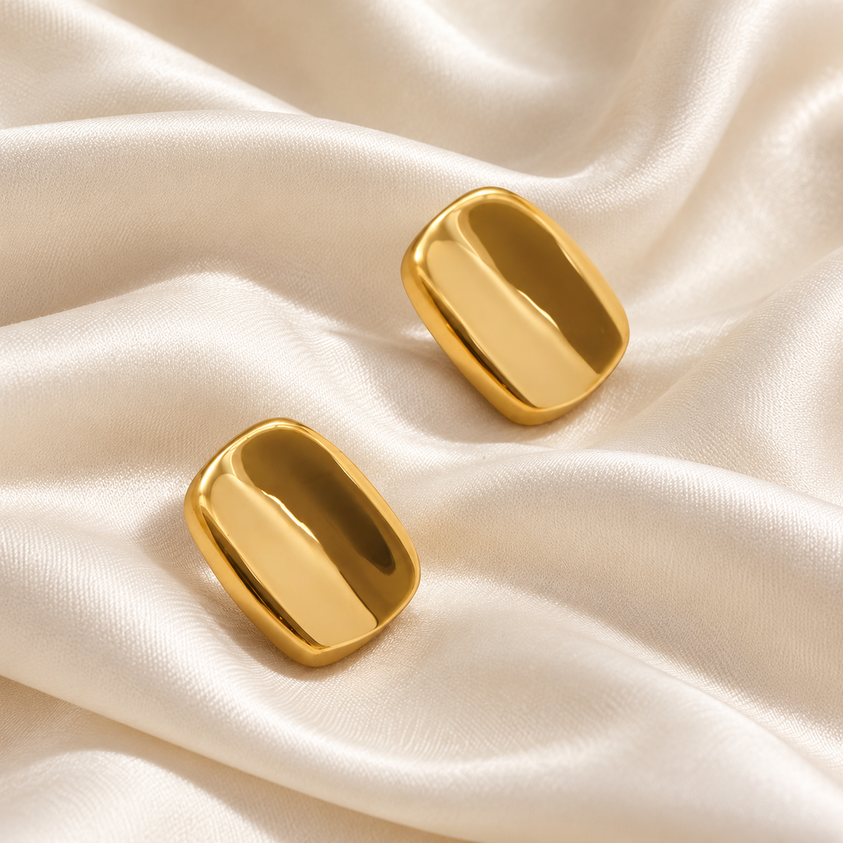 elle square hoops satin — campaign product photograph