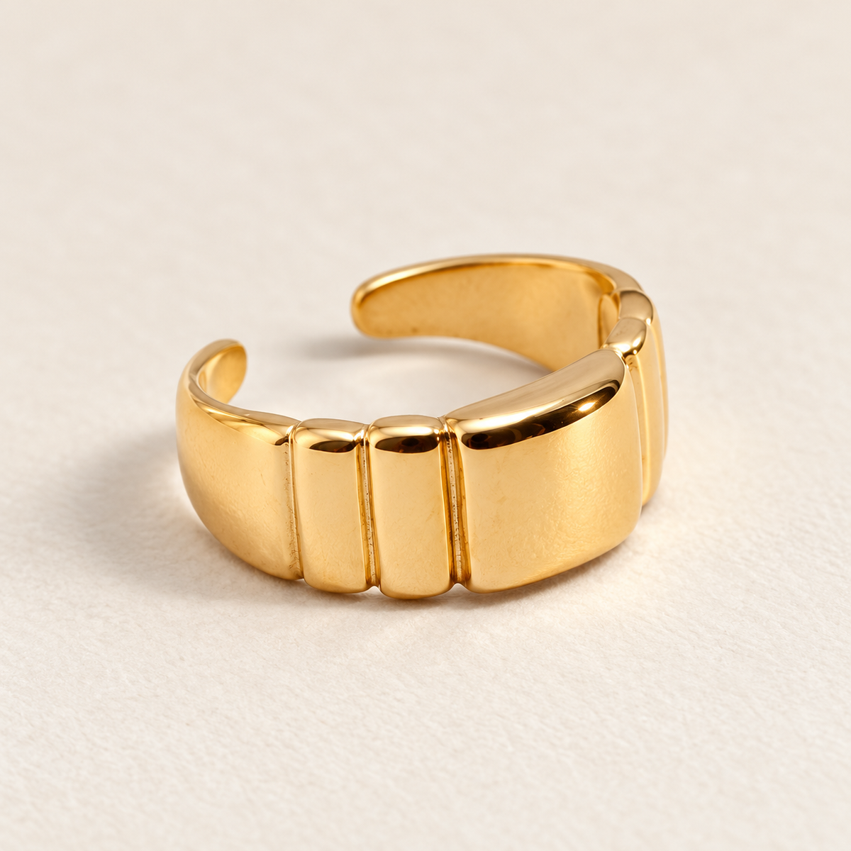 onde cuff ring macro — campaign product photograph
