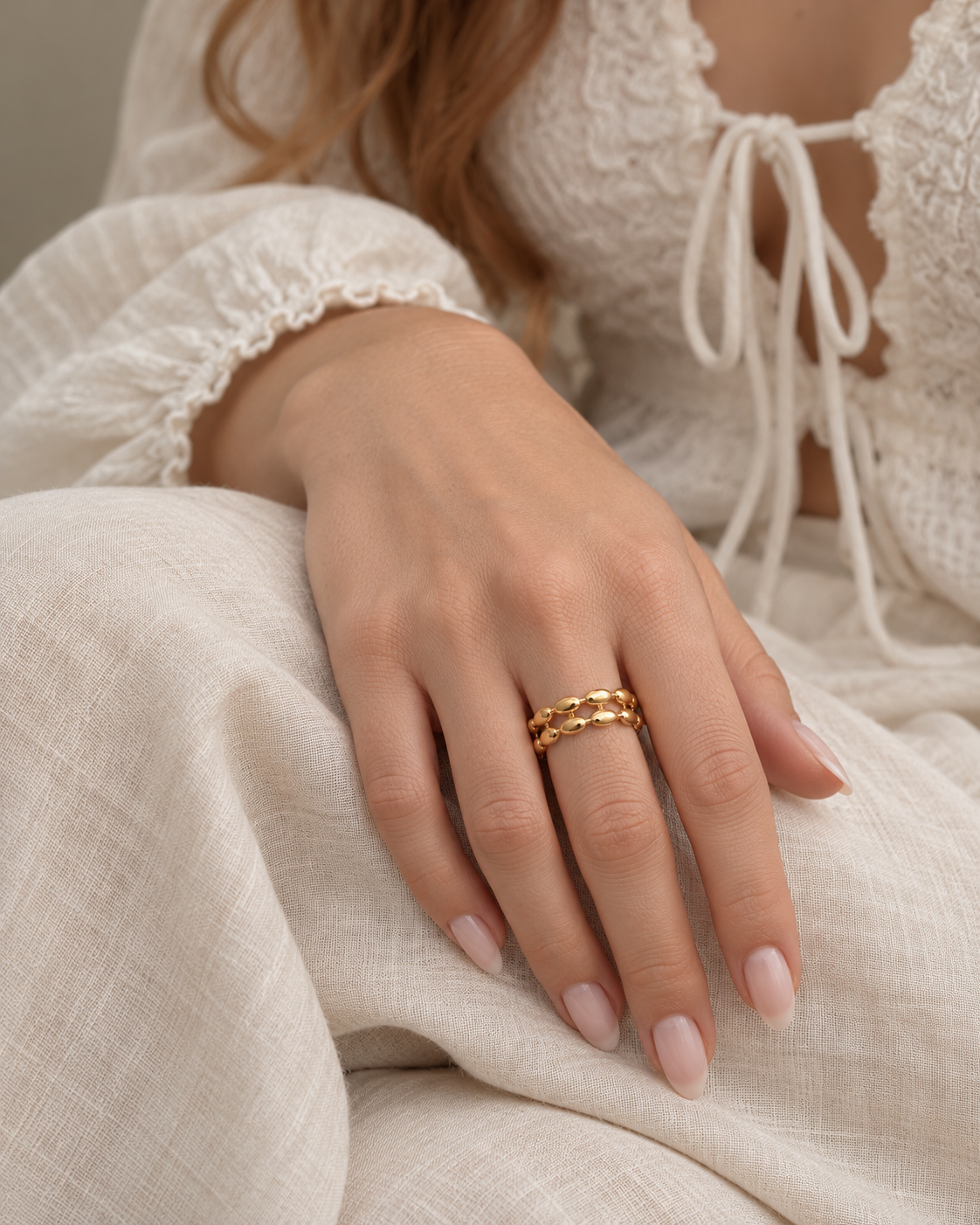 onde double oval ring alternate — campaign product photograph