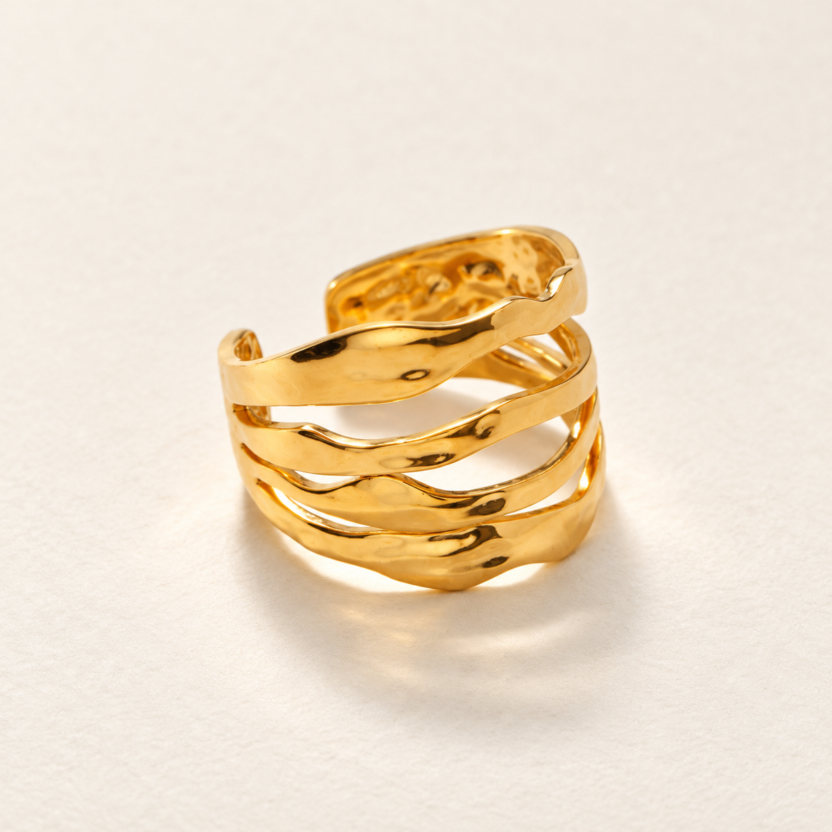onde organic ring macro — campaign product photograph