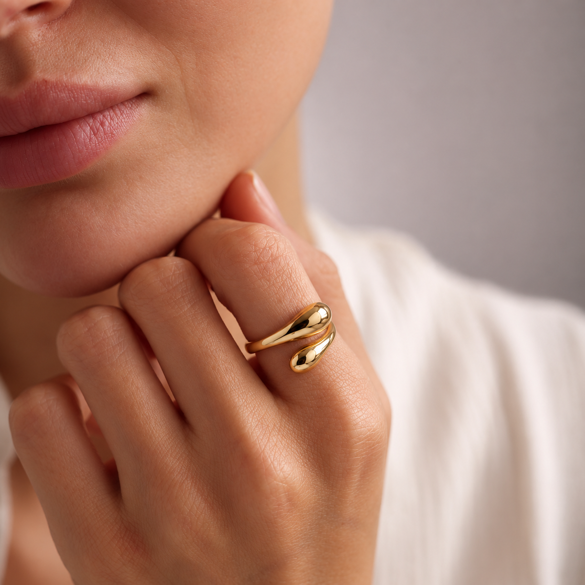 onde drop ring — editorial photograph, exact catalogue design