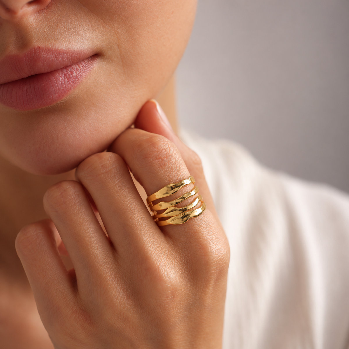 onde organic ring — editorial photograph, exact catalogue design